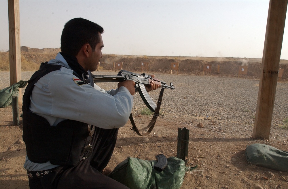 Iraqi police begin specialized training