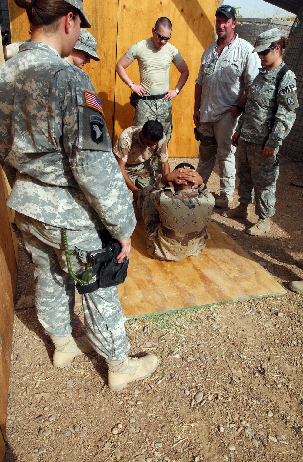 Iraqi police begin specialized training