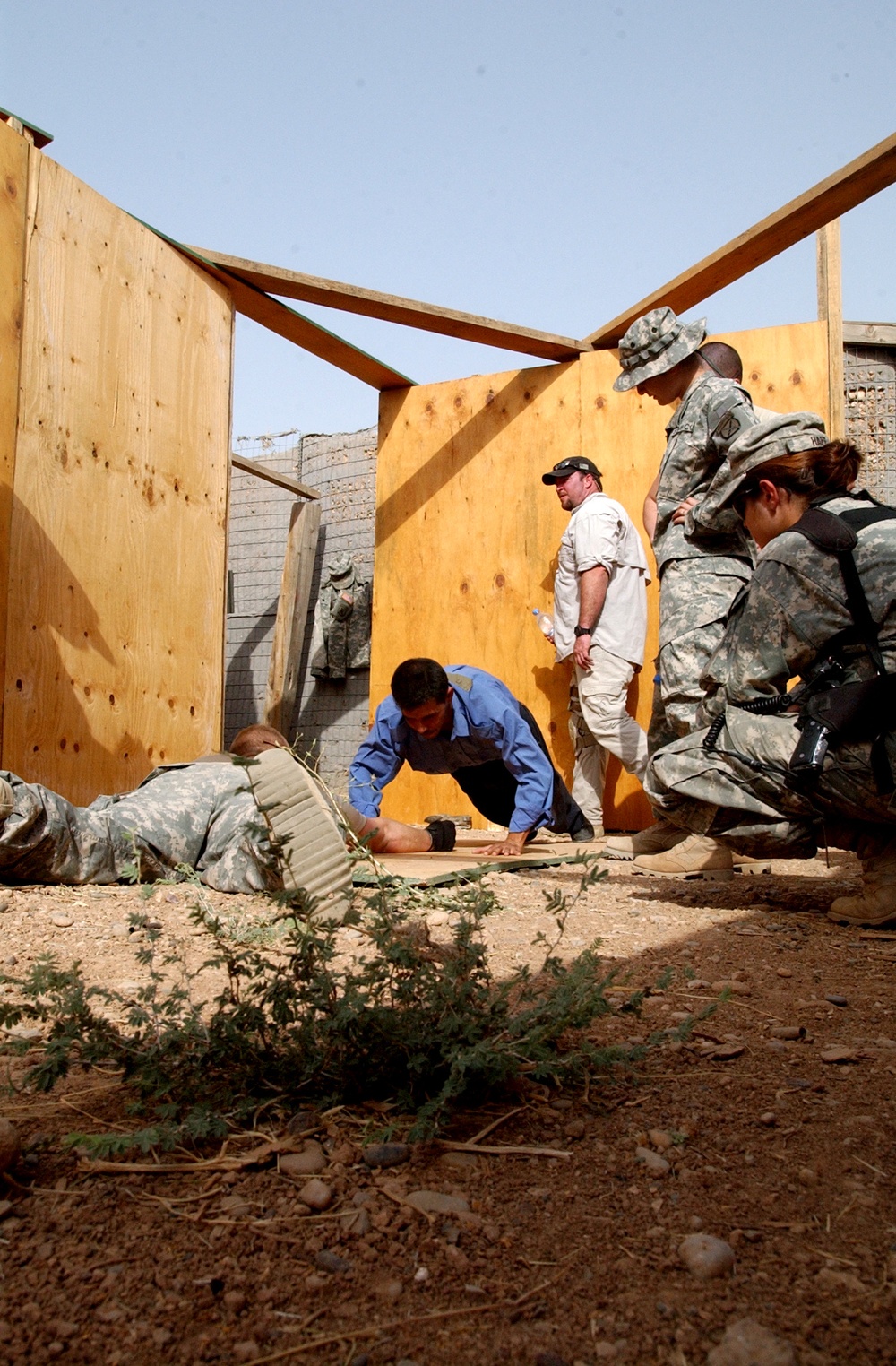 Iraqi police begin specialized training