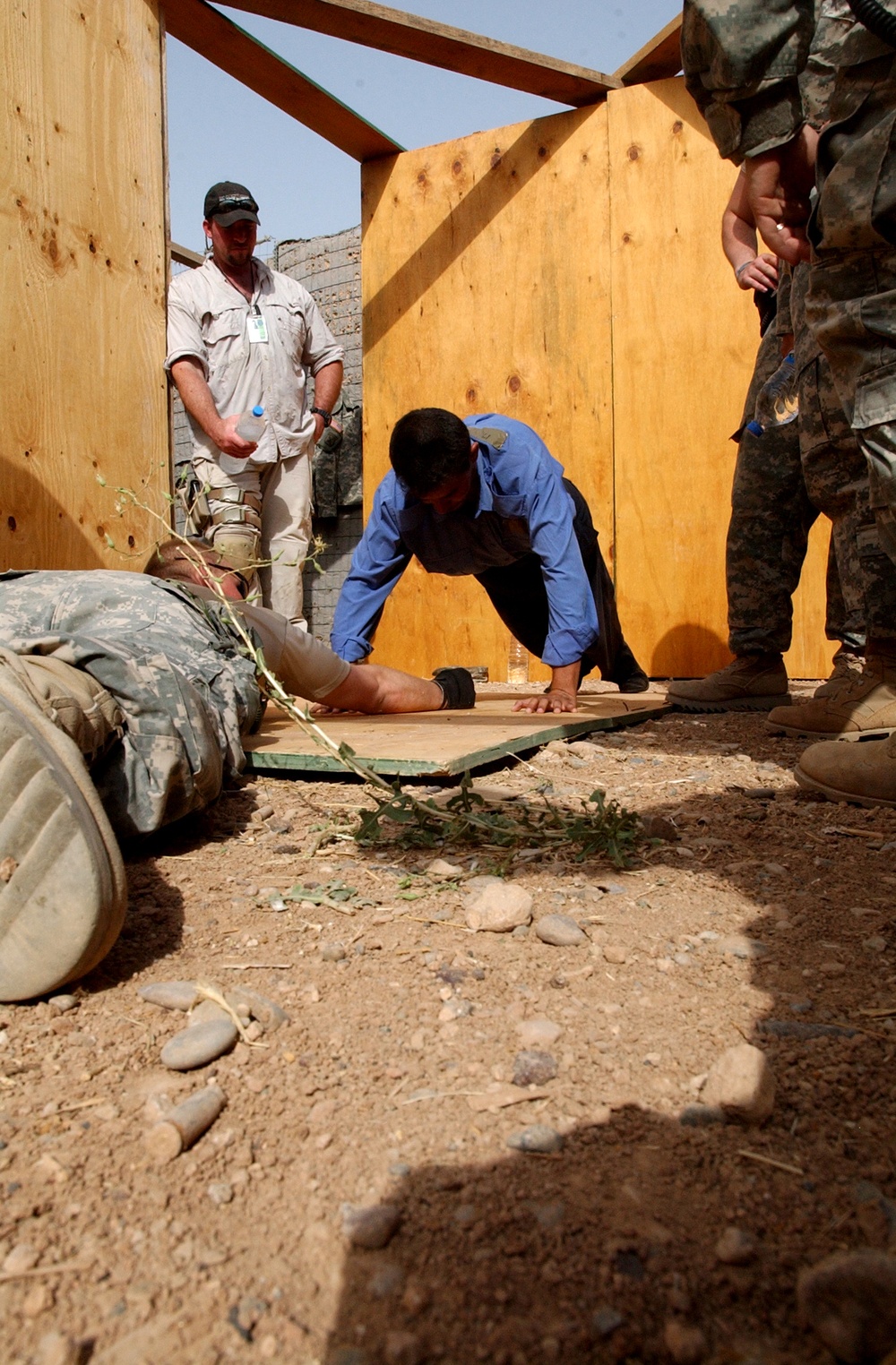 Iraqi police begin specialized training