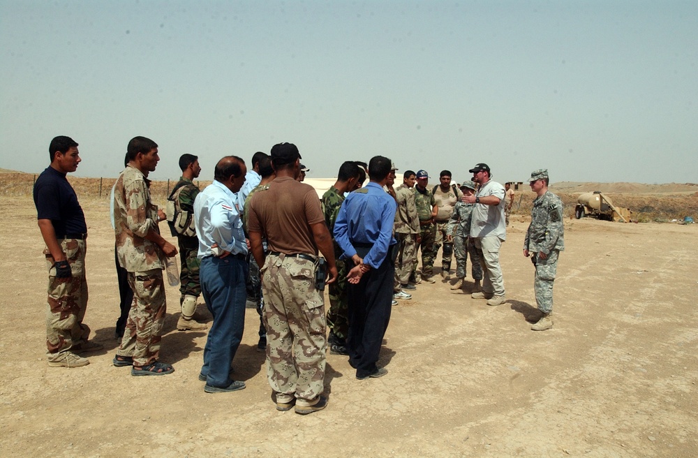 Iraqi police begin specialized training