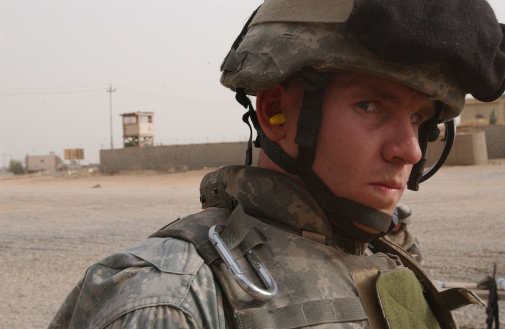 Soldiers practice fire on range