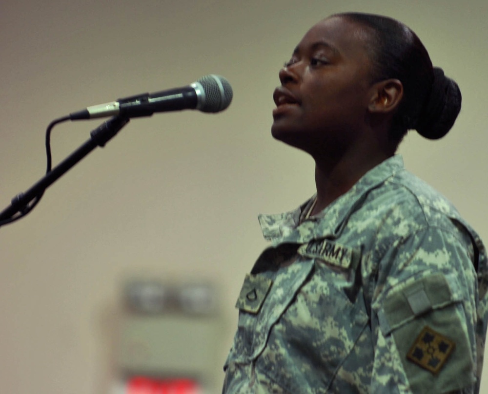 Talented Soldiers Perform in Iraq
