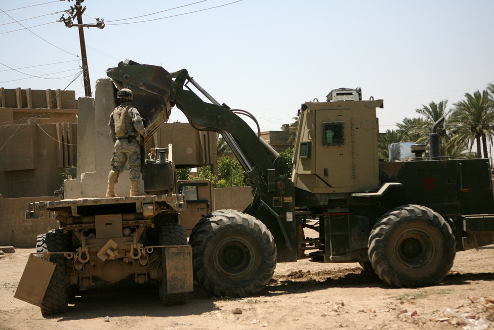 Combat zone ingenuity protects Marines, earns $5,000