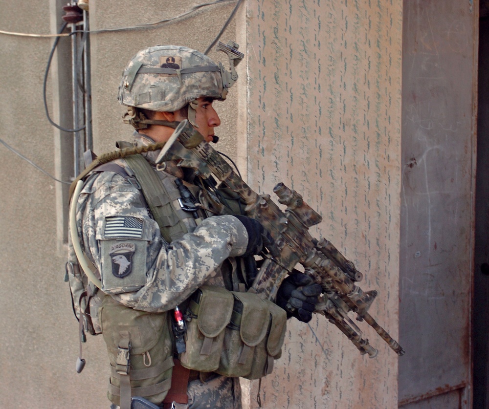 Soldiers Continue Operation Guagamela