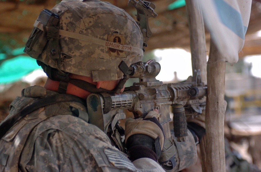 Soldiers Continue Operation Guagamela