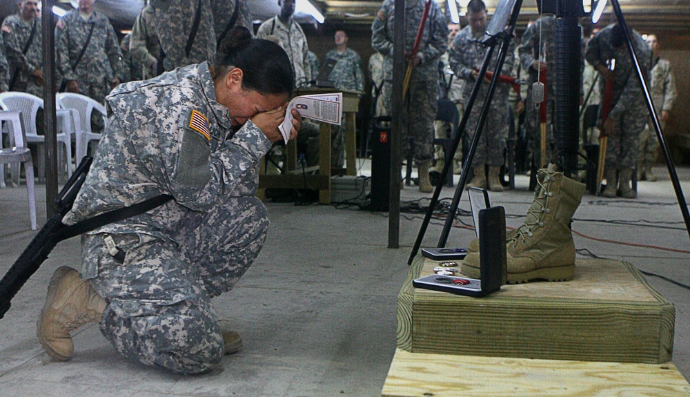 Soldiers gather to mourn fallen &quot;hero&quot;