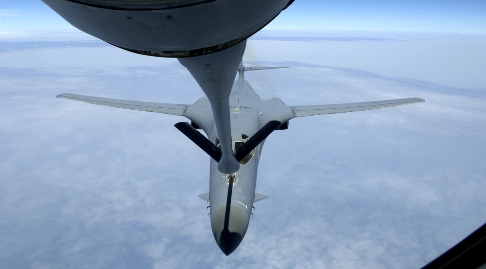 A B-1 Bomber gets refueled