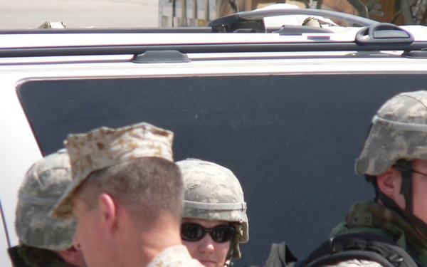 General Pace meets with soldiers on FOB Marez