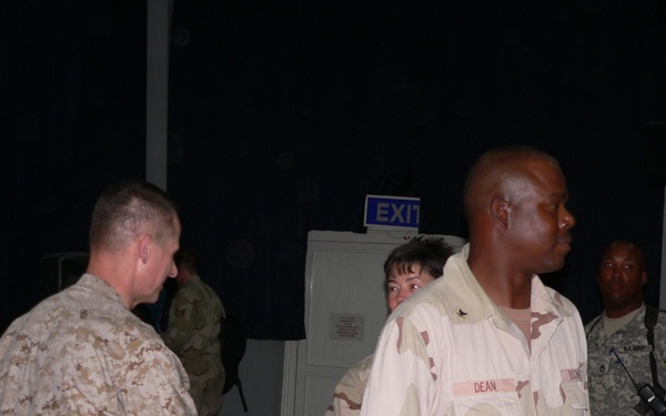 General Pace meets with soldiers on FOB Marez