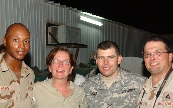 USACE hosts farewell dinner