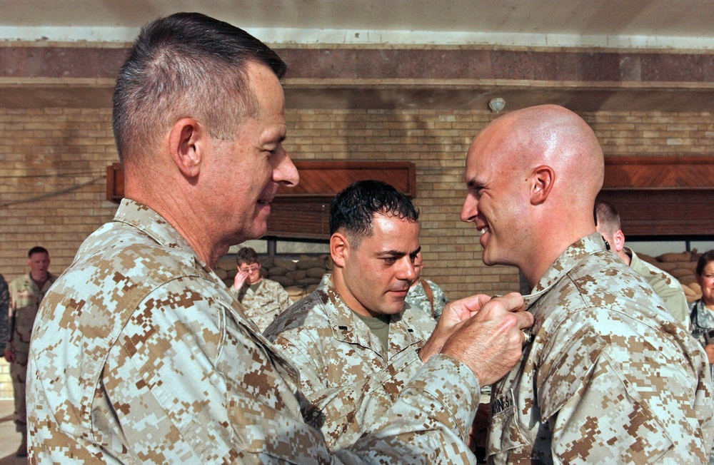 General Pace promotes 2nd Lt.