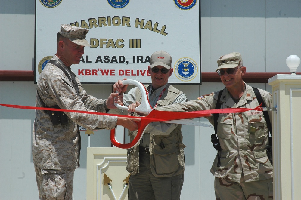 Marines Chow Down at Second Largest Building in Iraq