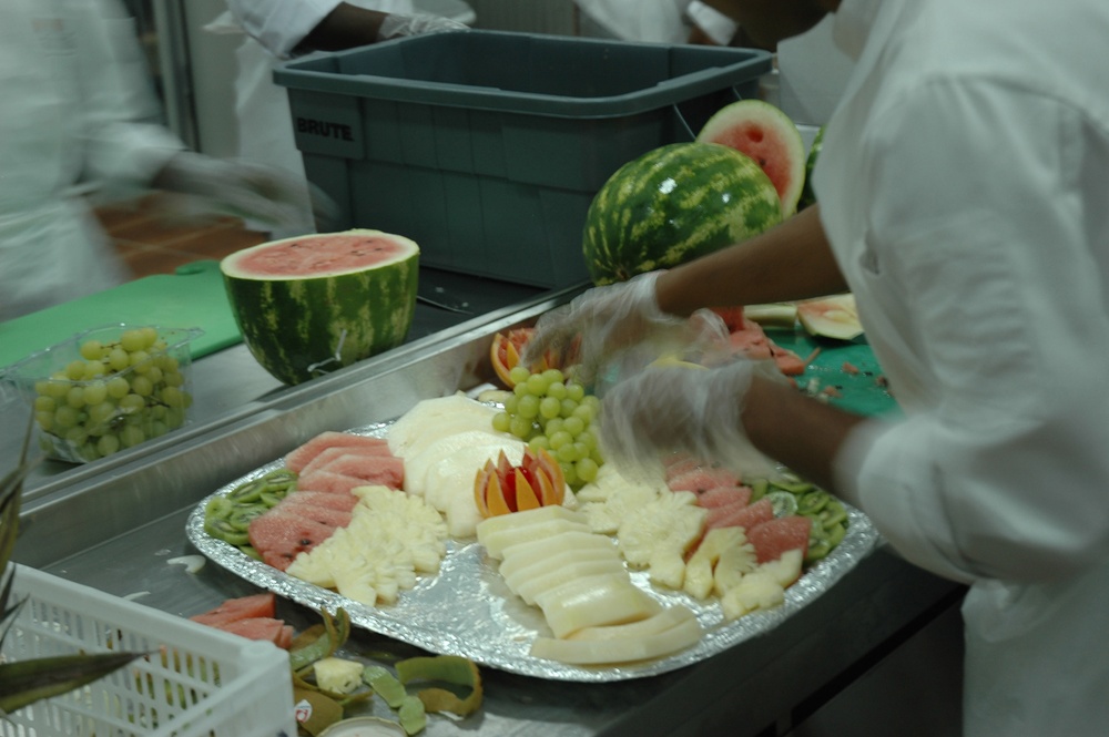 Marines Chow Down at Second Largest Building in Iraq