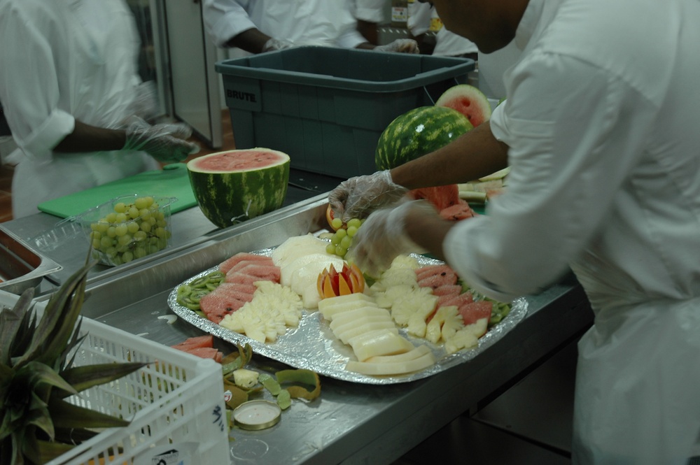 Marines Chow Down at Second Largest Building in Iraq