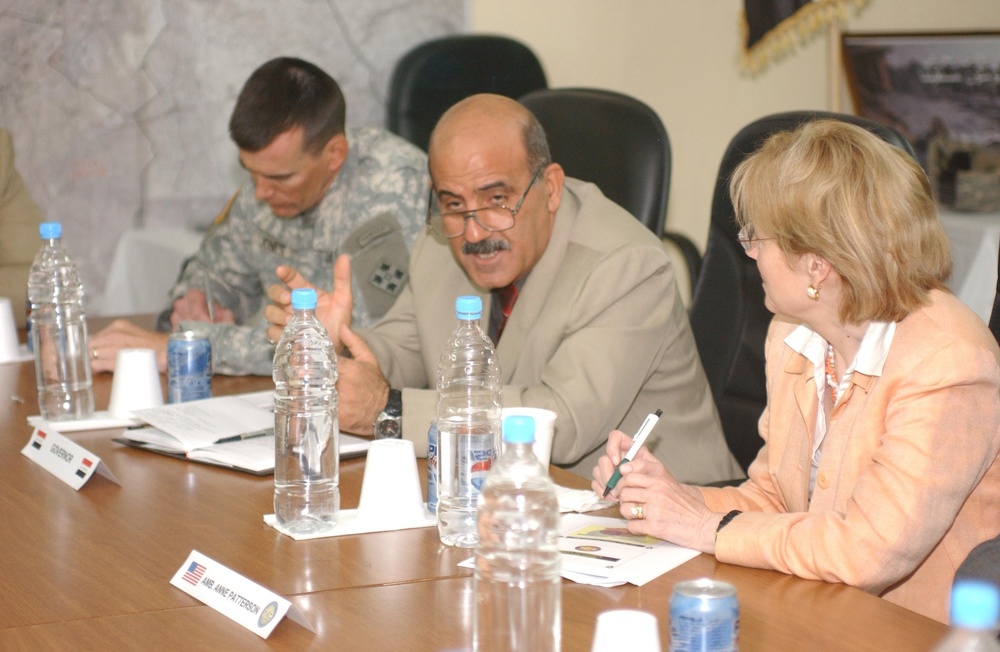 Diyala Governor Visits FOB Warhorse to Discuss Iraqi Law Issues