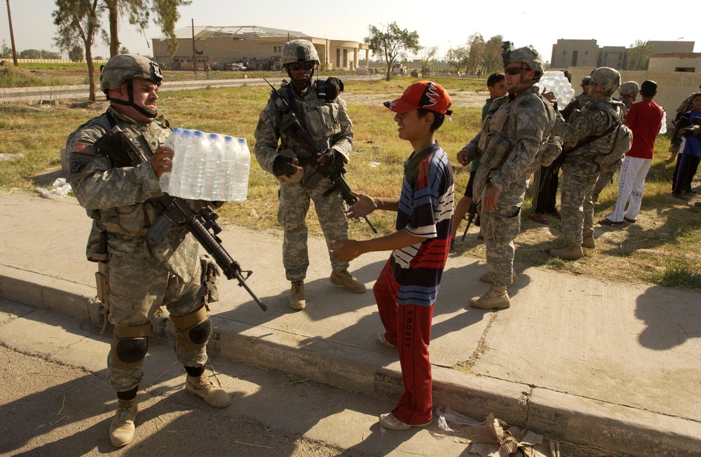 Iraqis and U.S. Troops Pass Water