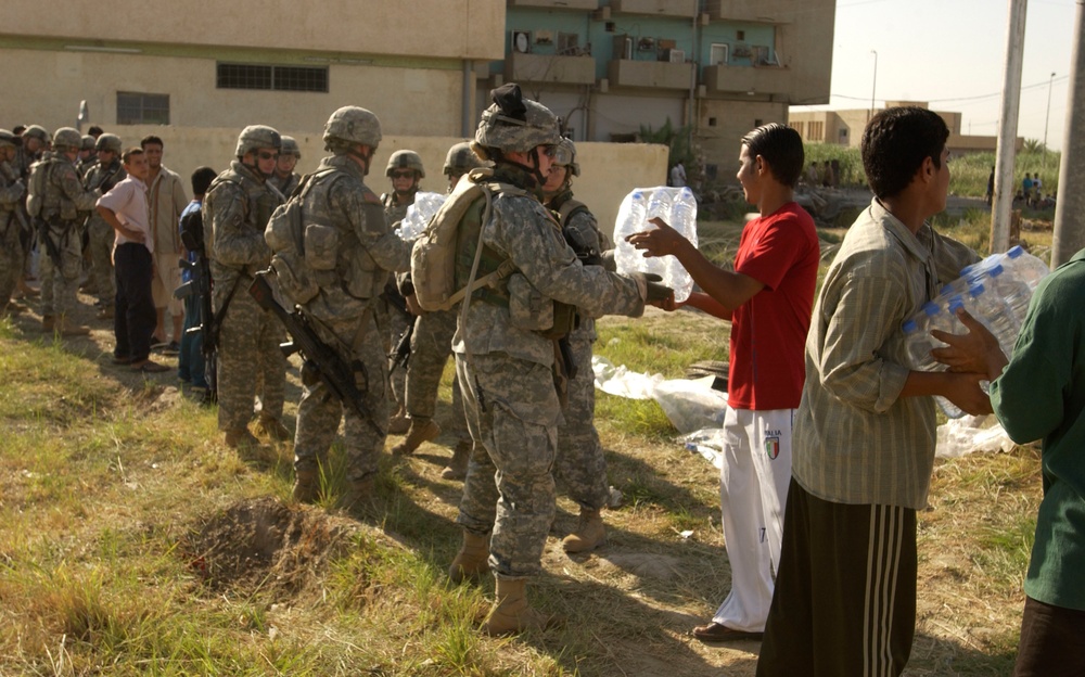 Iraqis and U.S. Troops Pass Water