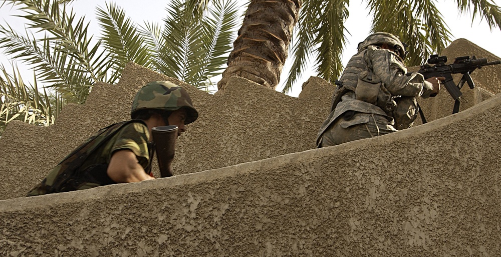 INPs and US Troops Climb to Rooftop