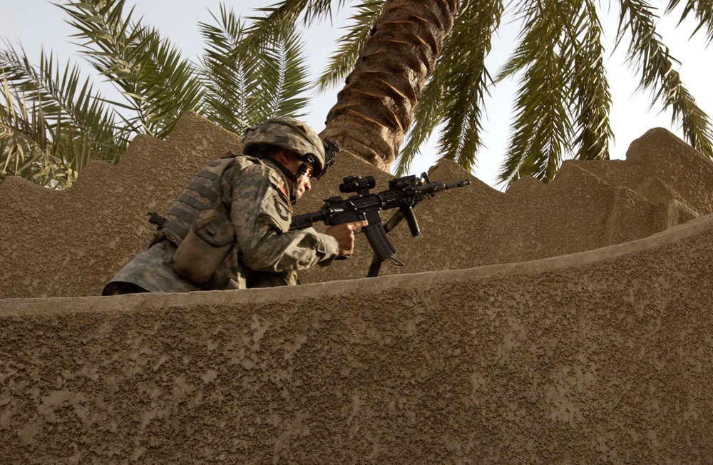 US Troop Climbs Rooftop