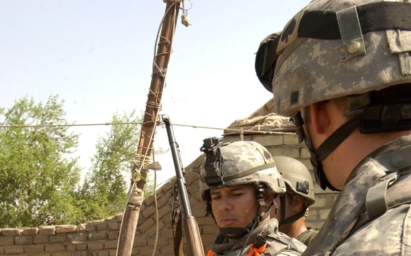 US Troops Inspect Weapon