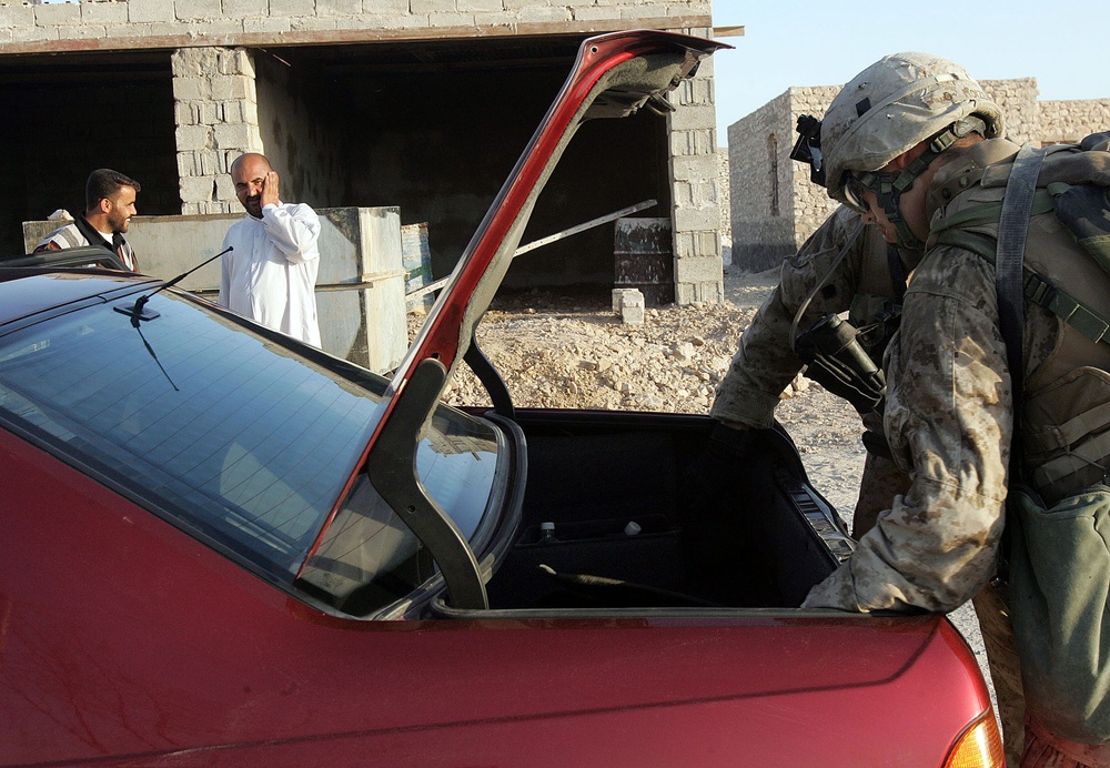 Car searches bring safety to Iraqi villages