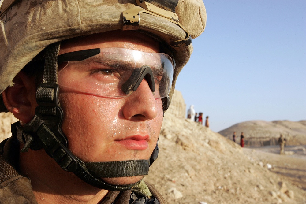 Car searches bring safety to Iraqi villages
