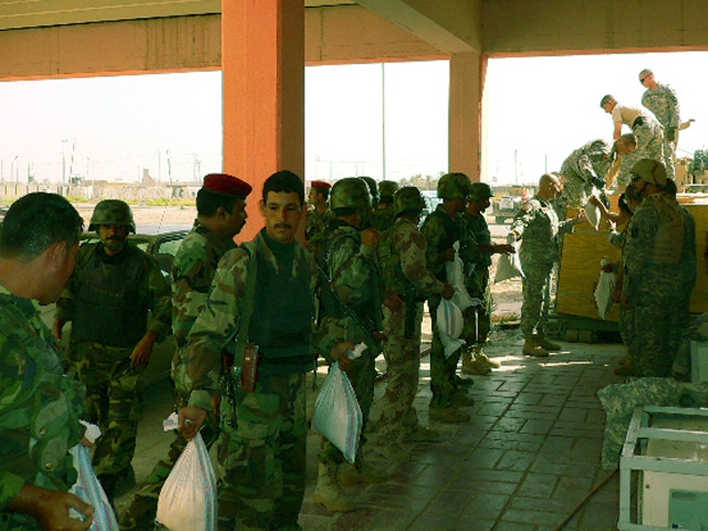 Iraqi government, MND-B Soldiers provide humanitarian aid to Zafaraniya