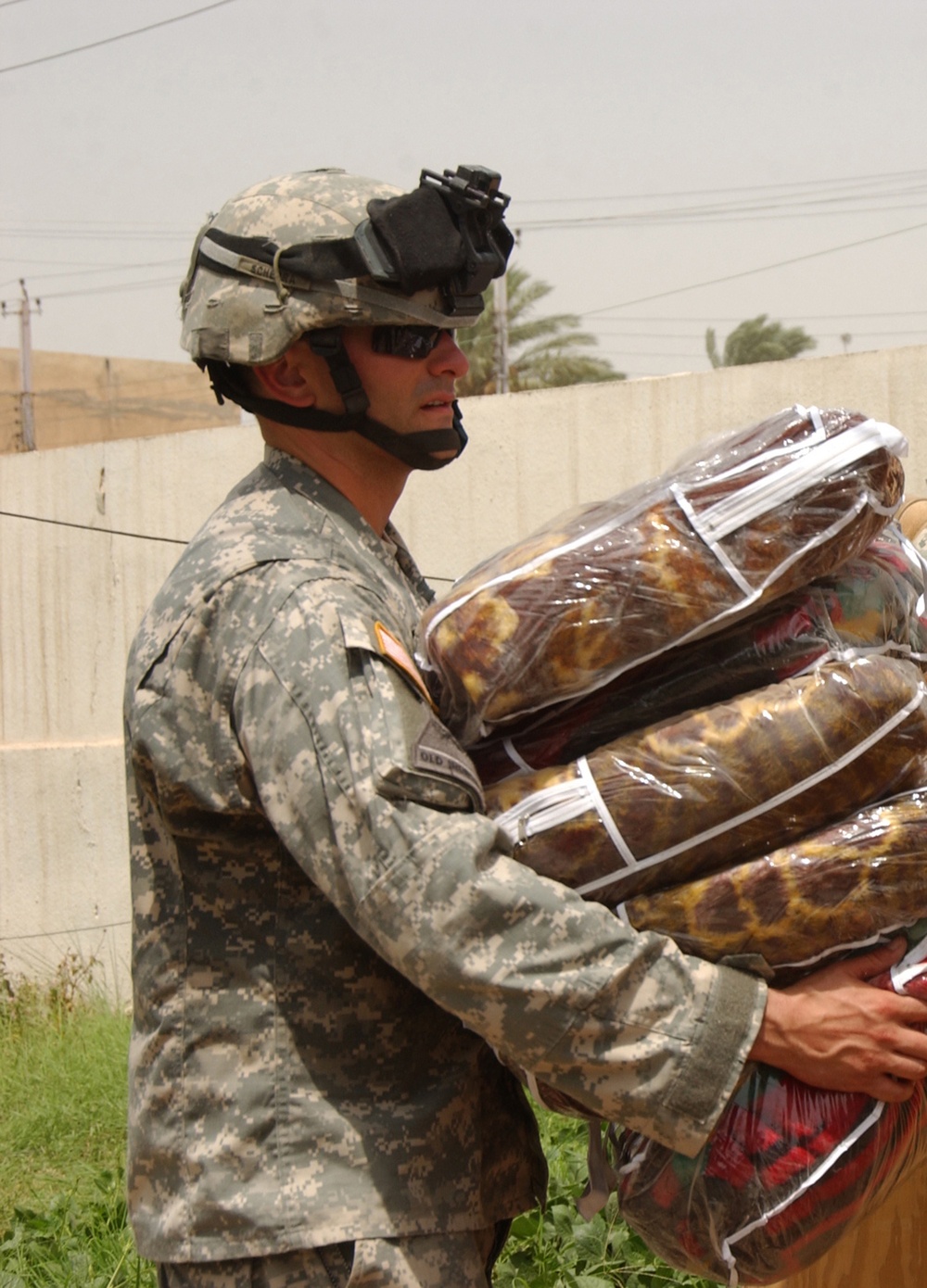 DVIDS - News - MND-B Soldiers Help Citizens Of Southwest Baghdad With ...