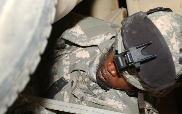 Co. A, 4th Spt. Bn., remove disabled IP vehicles