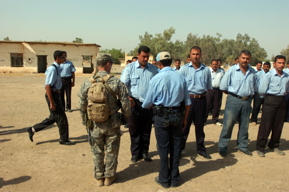 Iraqi Police Recruits Graduate Scorpion Academy