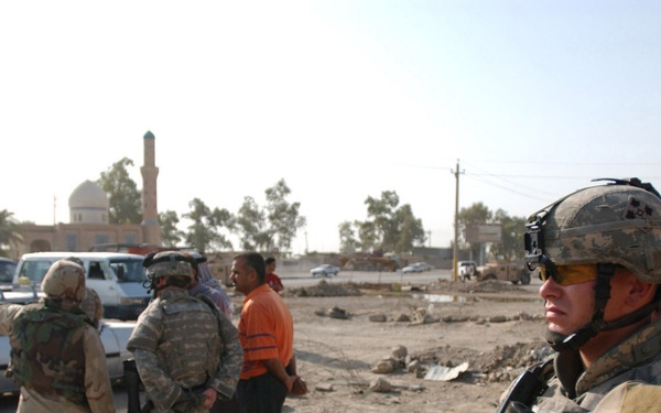 MND-B Soldiers, IPs walk beat in Taji, Assyria