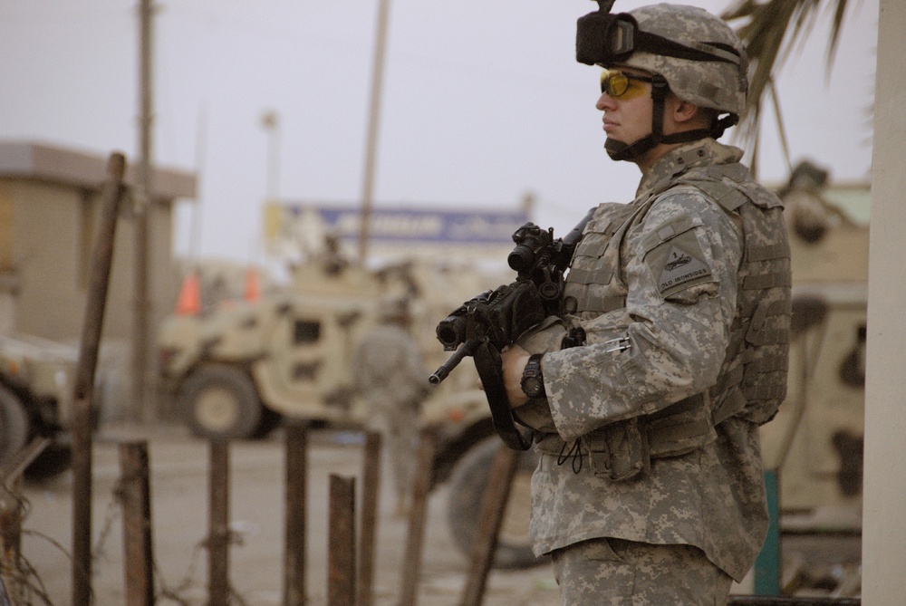 Soldiers serach for weapons and terrorists