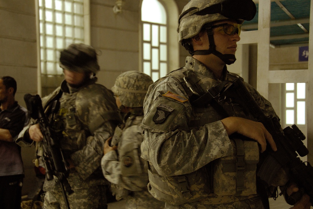 Soldiers serach for weapons and terrorists