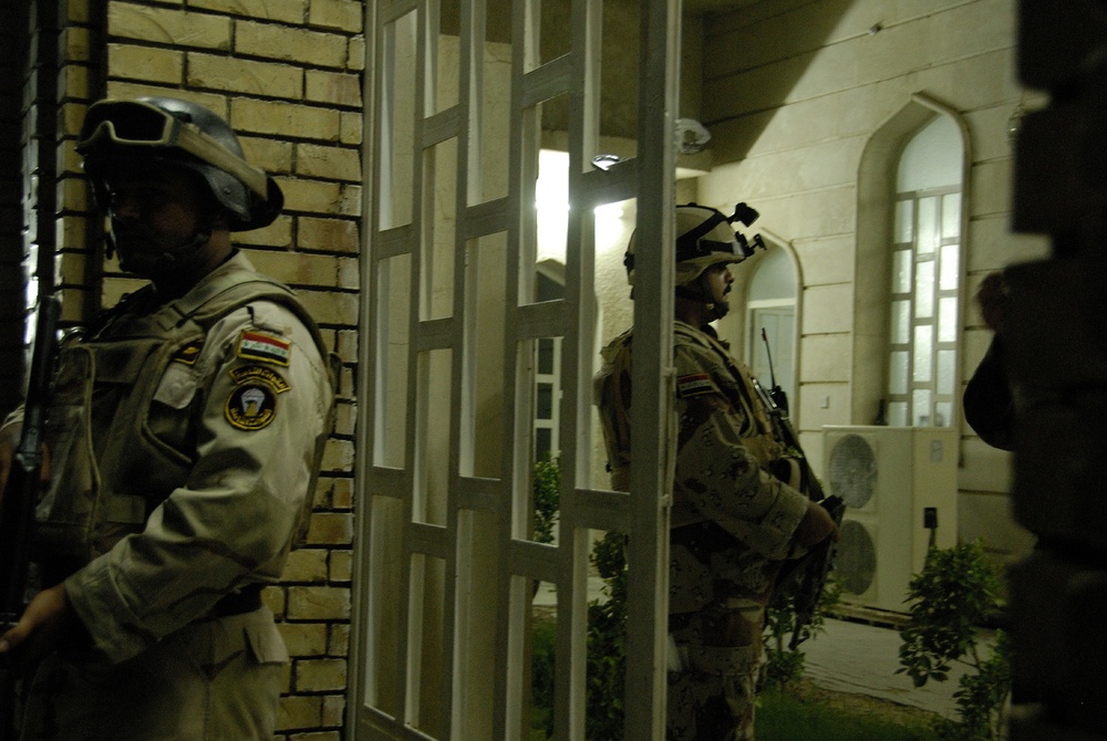 Soldiers serach for weapons and terrorists