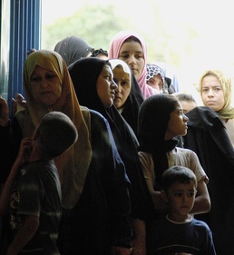 MND-B, Iraqi Medics Reach Out to Residents of Ghazaliyah