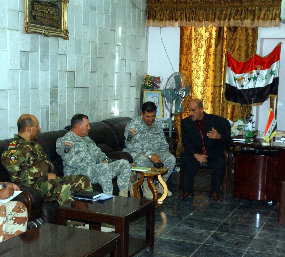 Maj. Gen. Mixon visits Diyala  governor