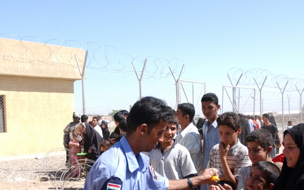 IPs, MND-B Soldiers conduct MedOp in Assyria