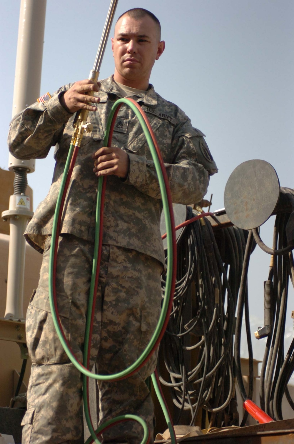 soldiers learn basic welding skills