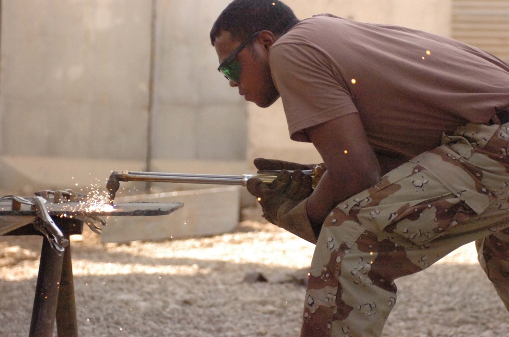 soldiers learn basic welding skills