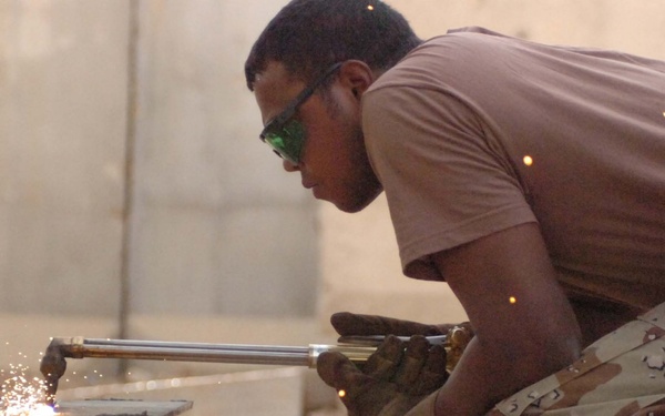 soldiers learn basic welding skills