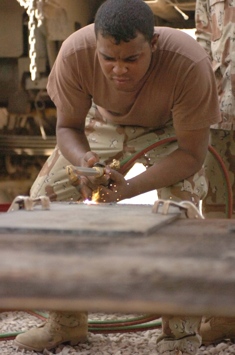 soldiers learn basic welding skills