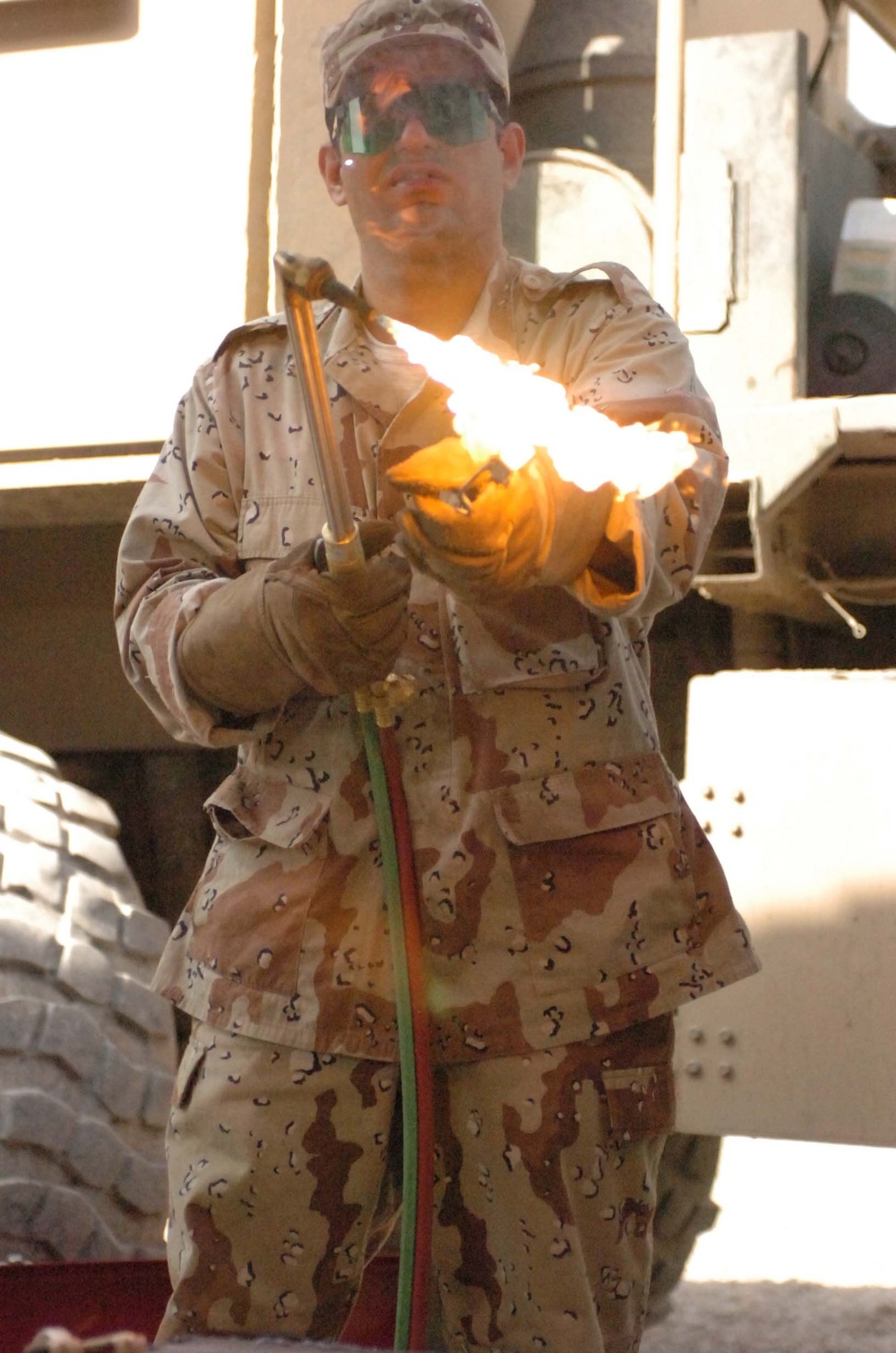 soldiers learn basic welding skills