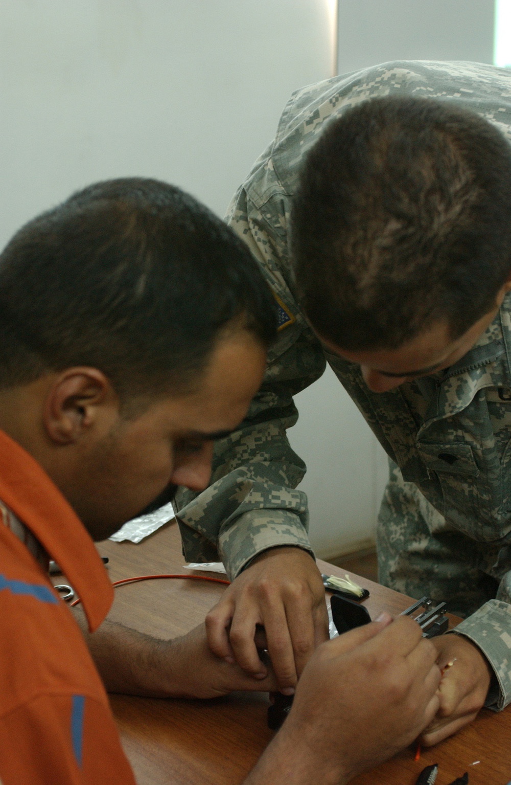 Iraqi Army Engineers Upgrade to Fiber Optics