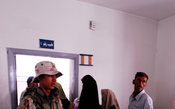 MND-B Soldiers work with the Ministry of Health to care for residents of Gh