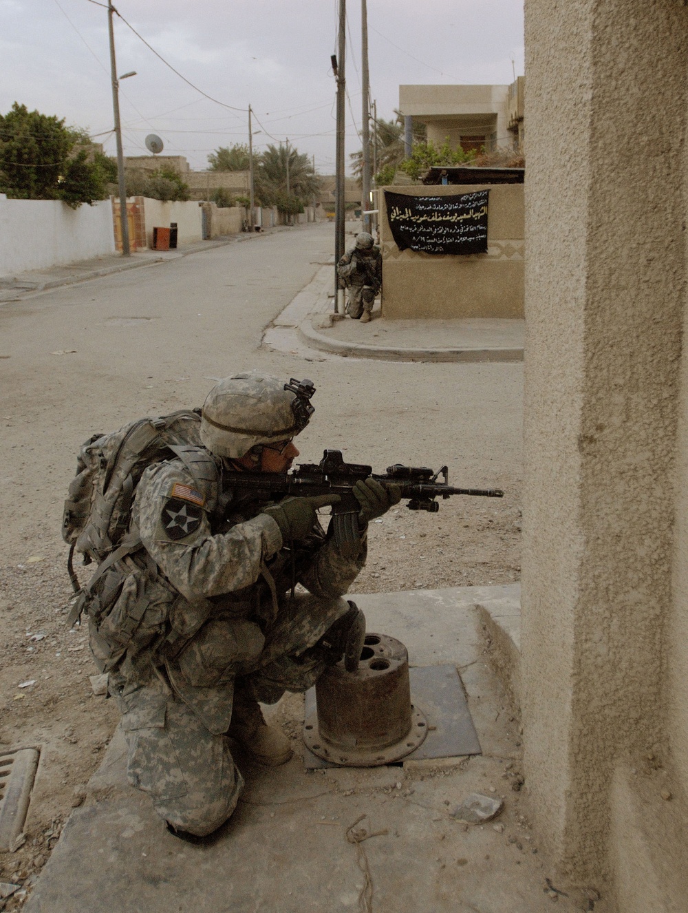 IA, MND-B Soldiers build relationships with Iraqi citizens to eliminate ter