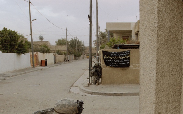 IA, MND-B Soldiers build relationships with Iraqi citizens to eliminate ter