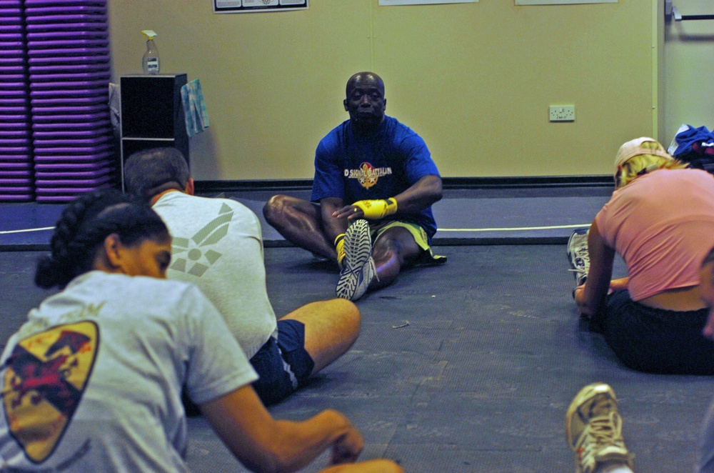 Billy Blanks Teaches Tae Bo to Soldiers