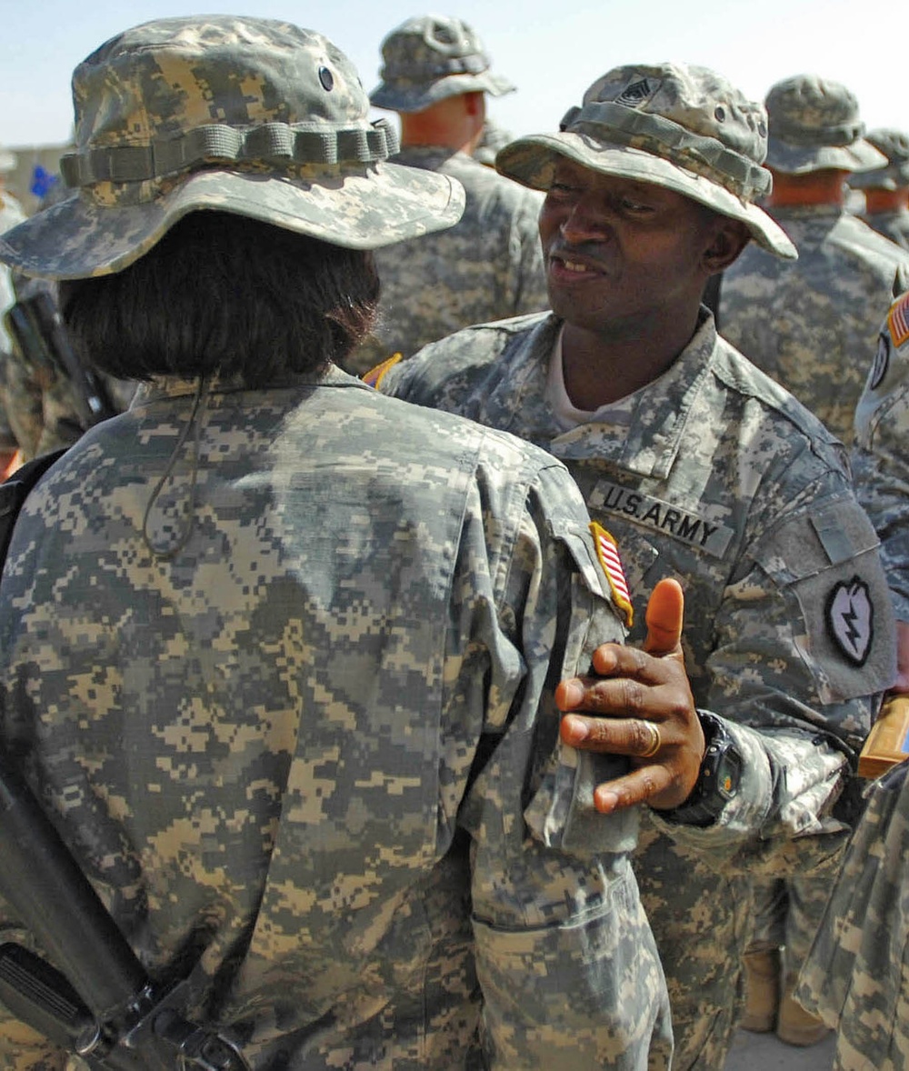 2-25th Aviation Receives Medal, Combat Patch, DFAC and PX