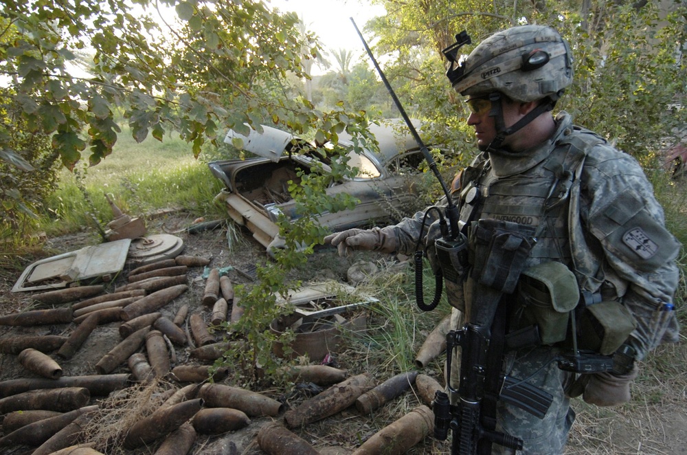 MND-B Soldiers detain terrorists, seize munitions